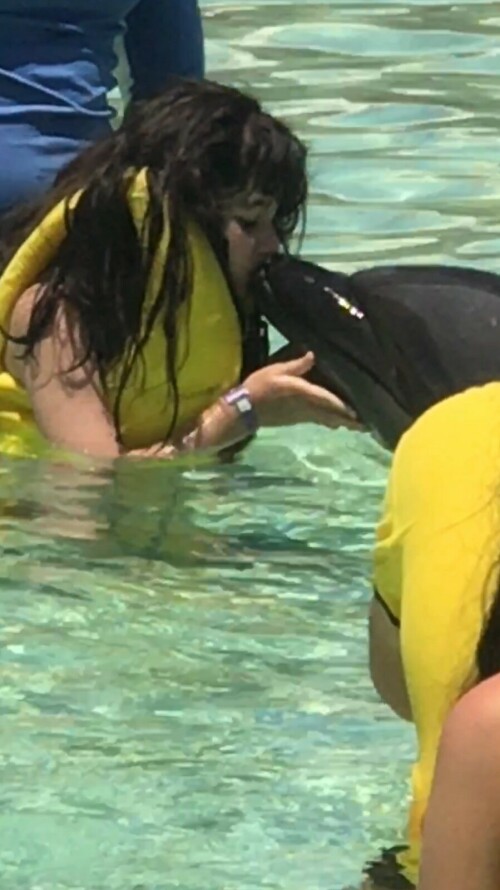 hulya duru gunduz kiss dolphine